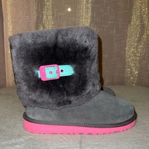 UGG boots Cuff, gray, kids size 4 or women’s 6